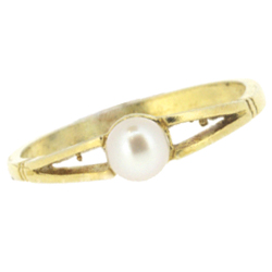 Click to view Pearl Rings